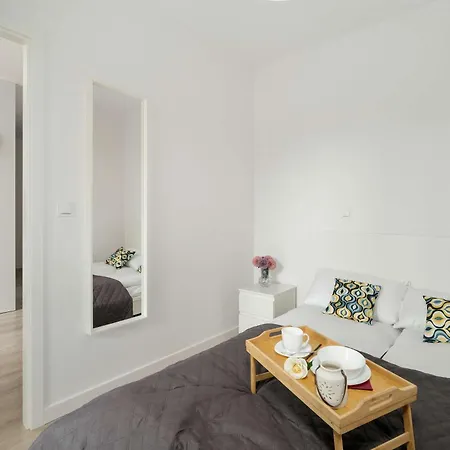 Nowoczesny Z Parkingiem By Renters Apartman